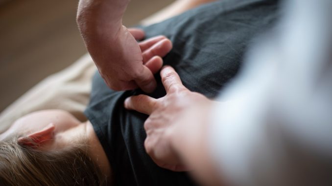 Fördelar med massage för kontorsarbetare illustration